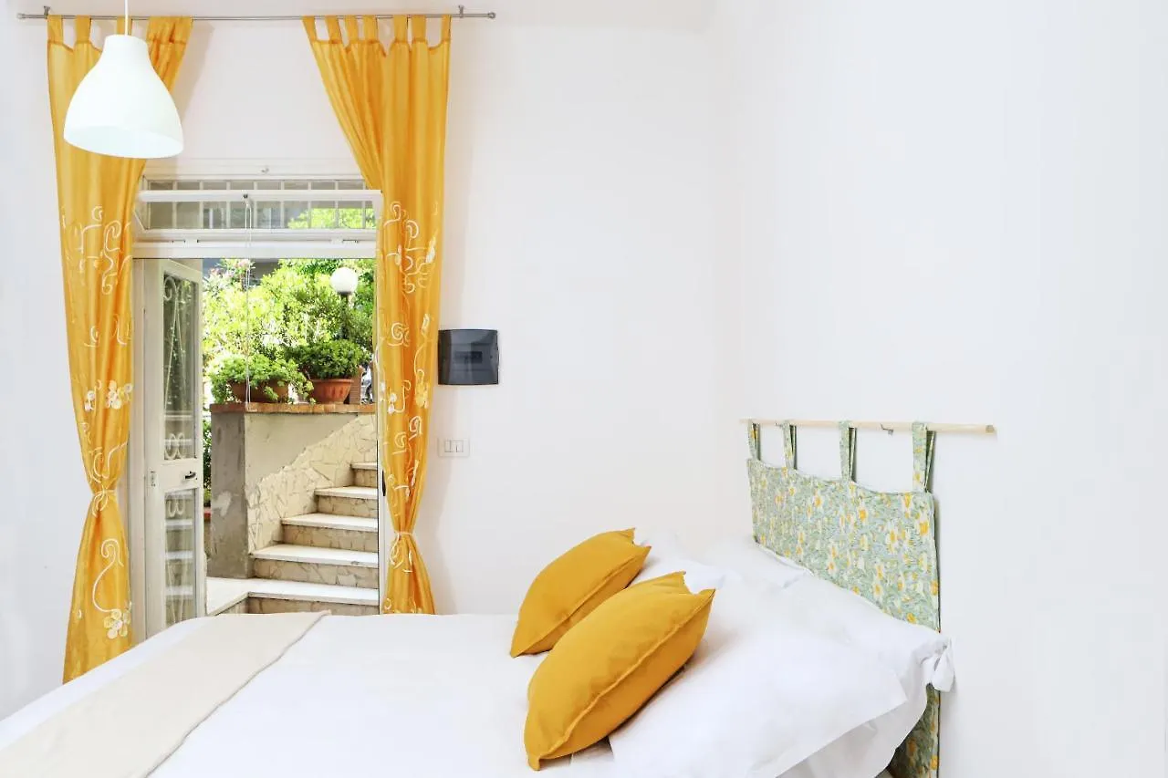 Appartamento Con Giardino A Mergellina Naples