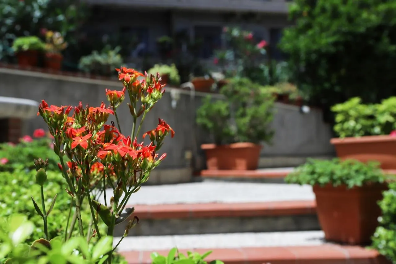 Apartment Appartamento Con Giardino A Mergellina Naples Italy